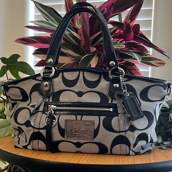 Coach Poppy Shoulder Bag No. M1068-16295 EUC - Picture 1 of 14